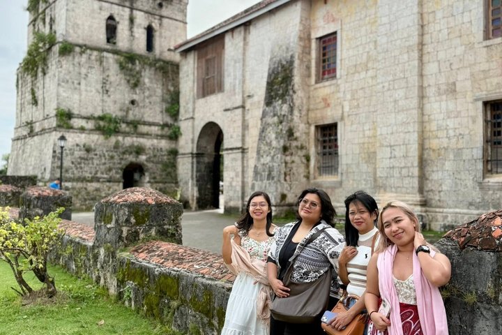Bohol Countryside Tour: Chocolate Hills, Tarsier & Loboc River