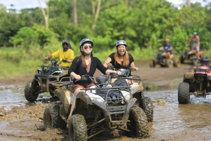 Bohol Countryside Tour: Chocolate Hills, Tarsier & Loboc River