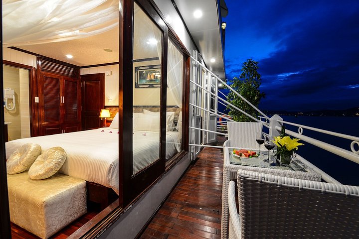 3-Day 2-Night Bai Tu Long Bay Cruise – Kayaking & Hidden Caves