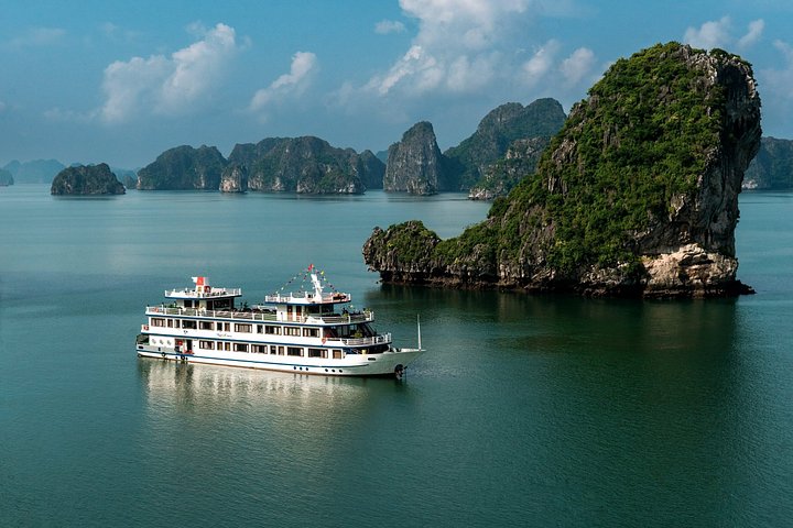 3-Day 2-Night Bai Tu Long Bay Cruise – Kayaking & Hidden Caves