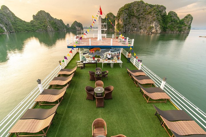 3-Day 2-Night Bai Tu Long Bay Cruise – Kayaking & Hidden Caves