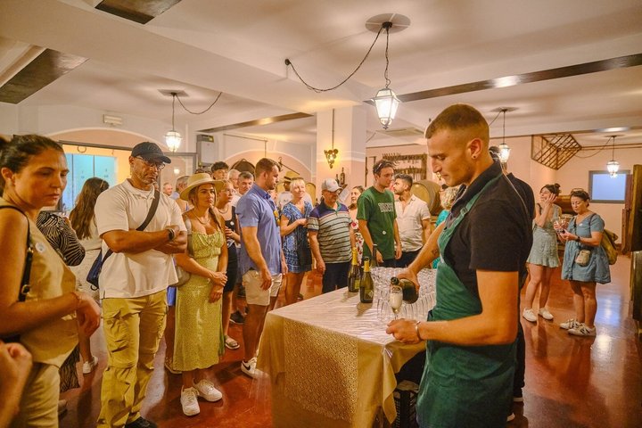 Pisa, Siena, San Gimignano with Lunch & Wine Tasting at a Winery