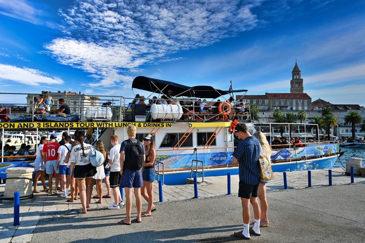 Blue Lagoon & 3 Islands Cruise with Lunch, Wine & Swim from Split