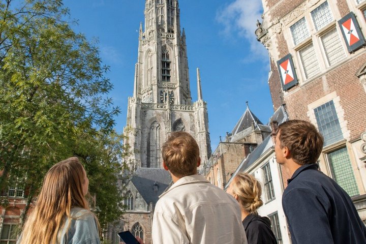 Middelburg Scavenger Hunt: Self-Guided City Exploration Game