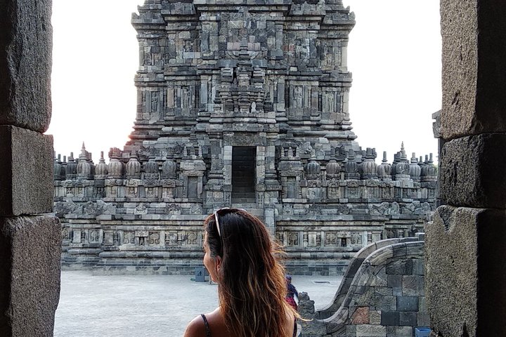 Yogyakarta: Borobudur Climb Up and Prambanan Temple Private Tour