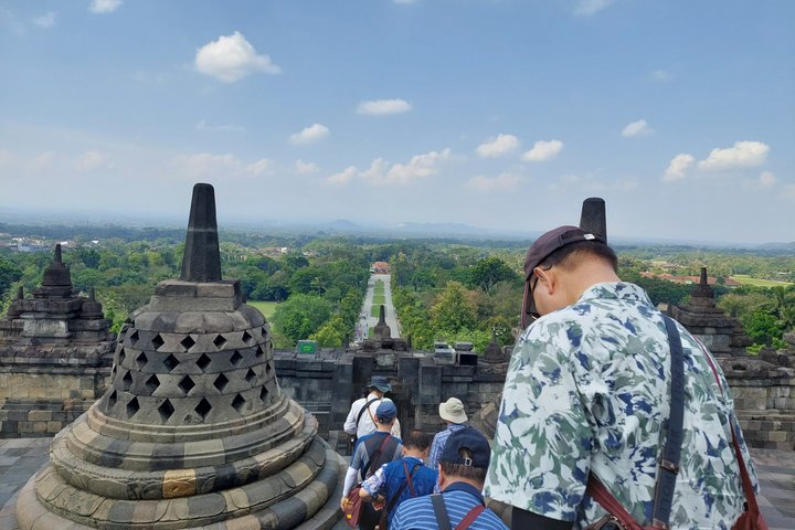 Yogyakarta: Borobudur Climb Up and Prambanan Temple Private Tour