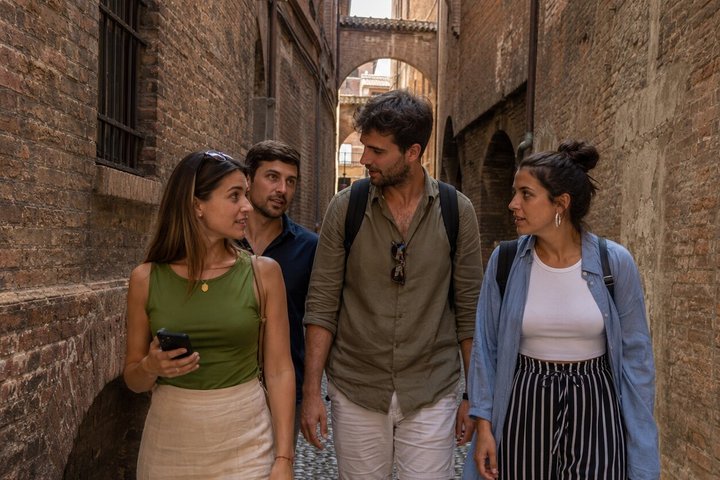 Ferrara Scavenger Hunt: Self-Guided City Exploration Game