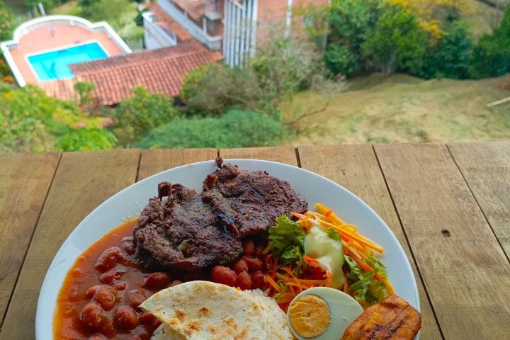 Guatapé Tour: Piedra del Peñol with Boat Tour, Breakfast, Lunch