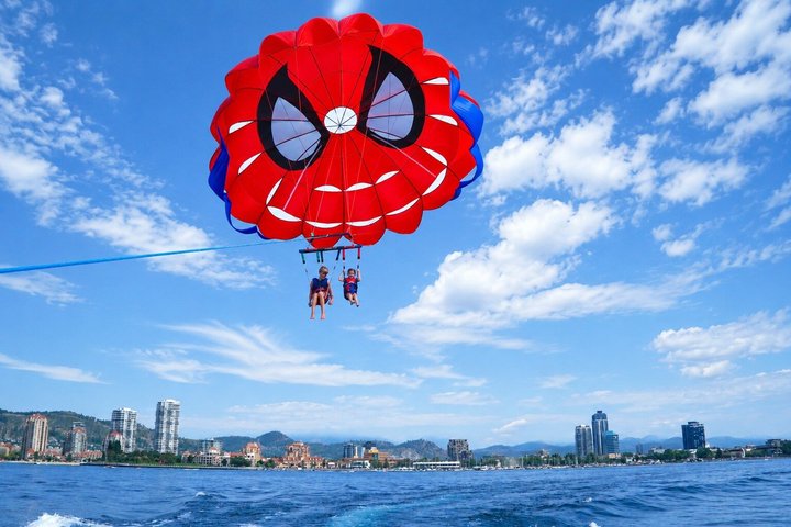 Tandem Parasailing Experience in Kelowna