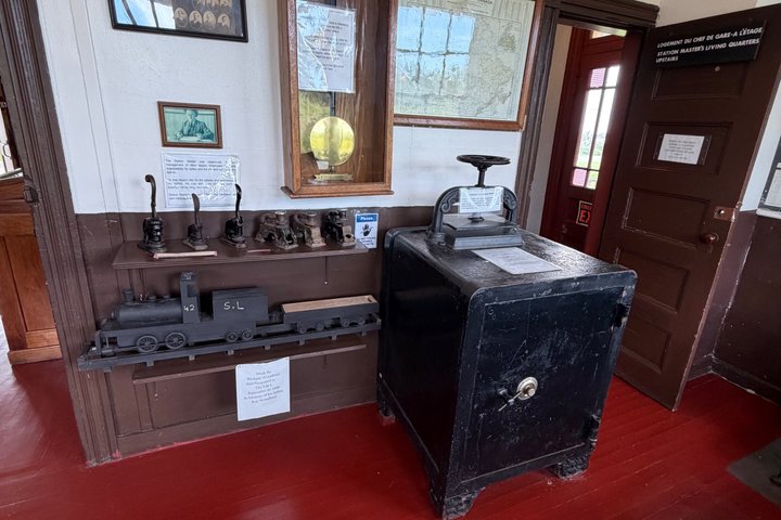 Louisbourg Fortress & Lighthouse Tour from Sydney Cape Breton