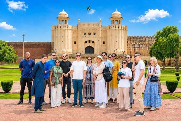 Lahore Private Tour: Fort, Walled City, Badshahi Mosque & Wagah