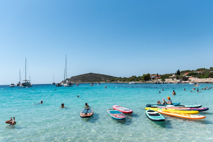 From Trogir: 3 Islands, Blue Lagoon & Sandy Beach with Lunch