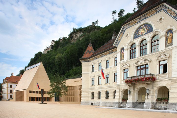 Discover 4 Countries in One Day from Zurich in Small Group