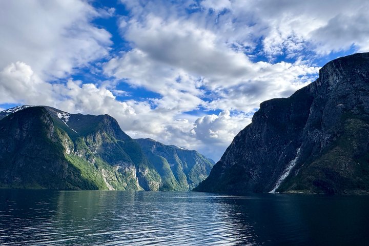 Private yacht Cruise in Flåm and Gudvangen, Nærøyfjord