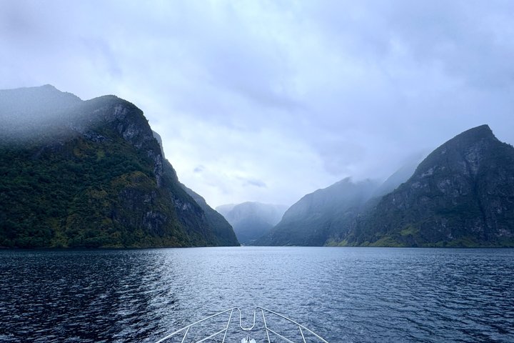 Private yacht Cruise in Flåm and Gudvangen, Nærøyfjord