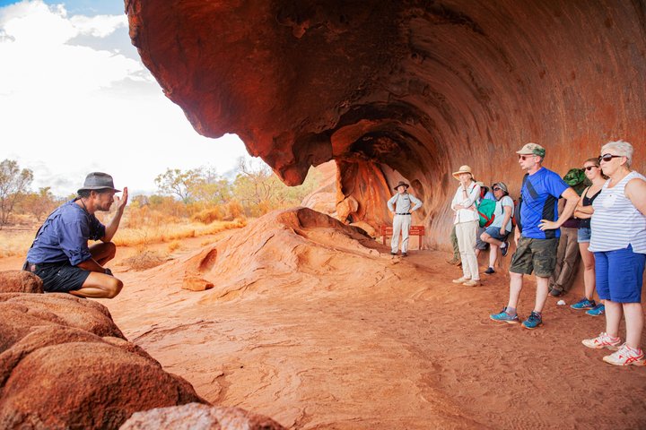 Uluru Day Trip from Alice Springs Including BBQ Dinner