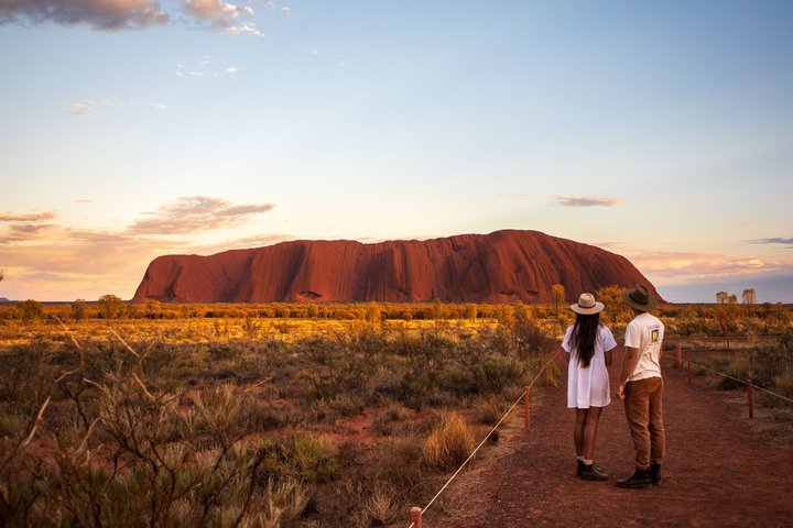 Uluru Day Trip from Alice Springs Including BBQ Dinner