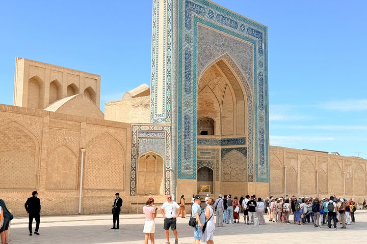 Bukhara: Walking Tour with a Small Group. Complete Guidance