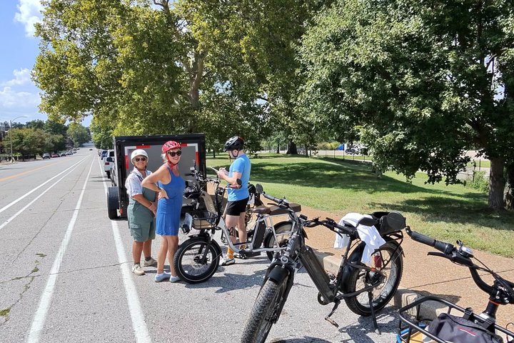 Forest Park E-Bike Tour with Optional Saint Louis Zoo Visit