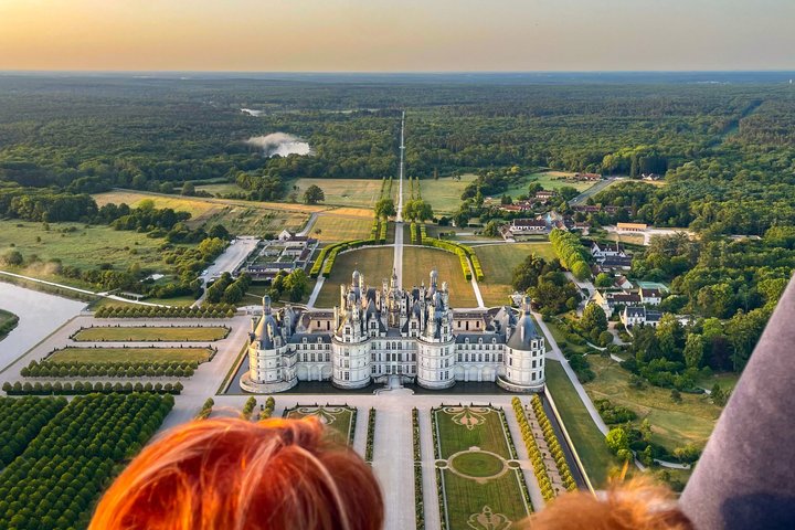 Overview of the Loire Valley and its castles in Hot Air Balloon