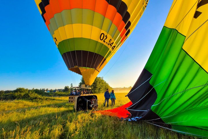 Overview of the Loire Valley and its castles in Hot Air Balloon