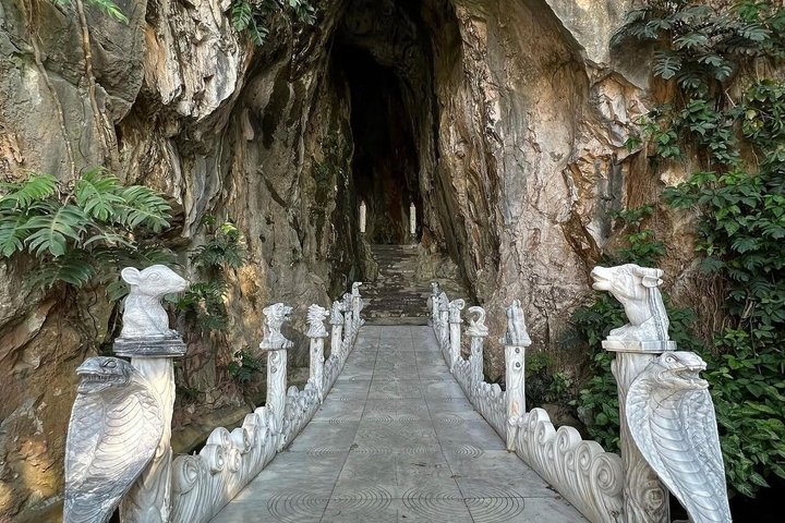 Da Nang private car: Golden Bridge, My Son & Marble Mountains