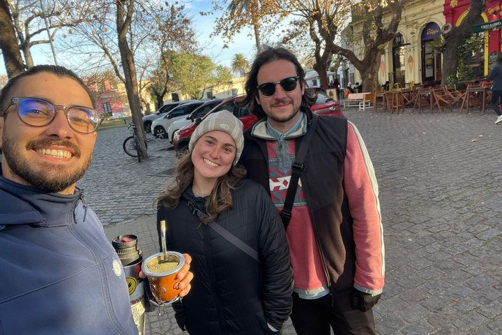 Walking tour through the Historic Neighborhood