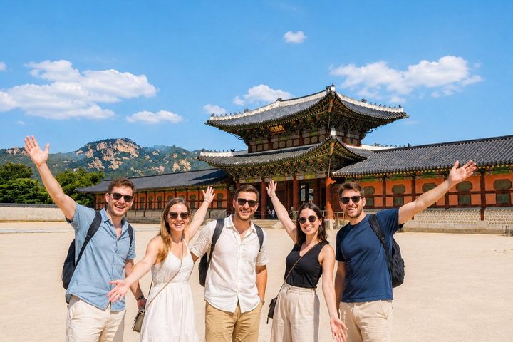 Small Group Seoul Highlight Tour opt. Hanbok & Tea Ceremony