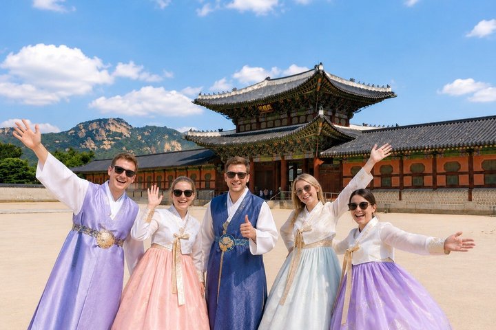 Small Group Seoul Highlight Tour opt. Hanbok & Tea Ceremony