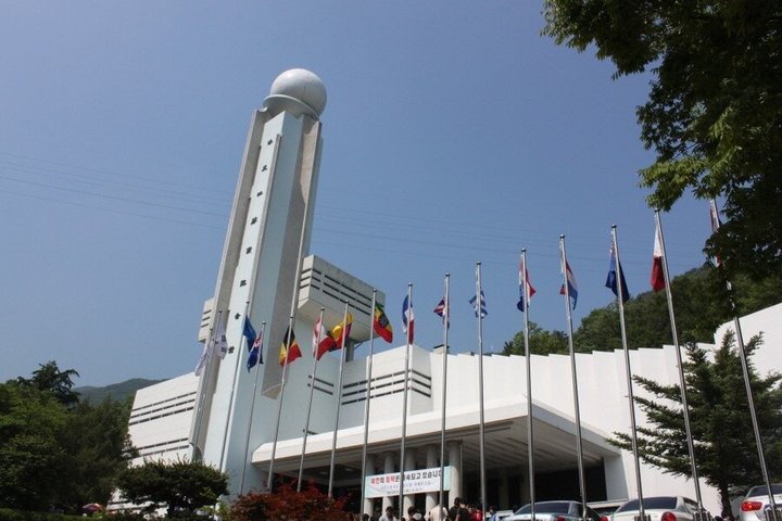 Daegu's Top Attractions on a private tour with a Licensed guide