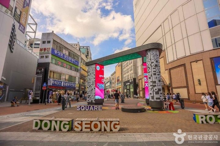 Daegu's Top Attractions on a private tour with a Licensed guide