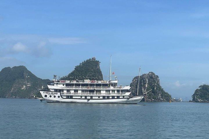 Ha Long Bay 3D2N Premium Cruise Experience from Hanoi